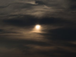 Sonne hinter Wolken